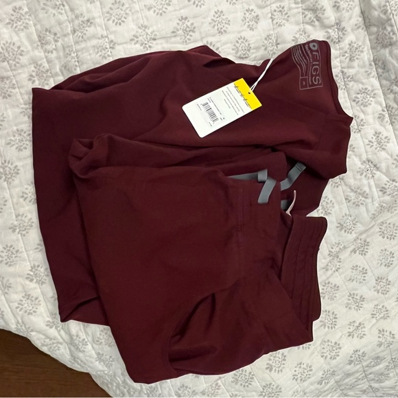 Figs Tops - NWT Maroon figs set